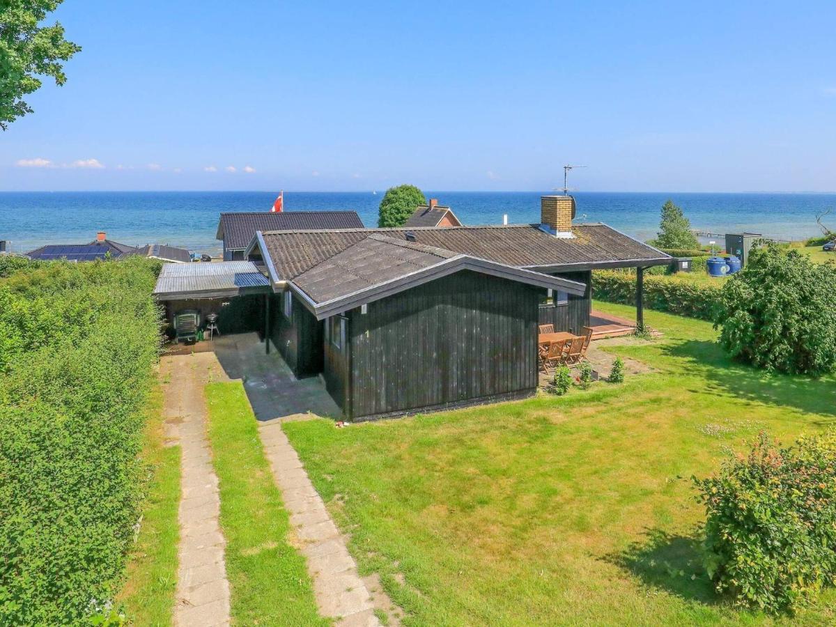 6 Person Holiday Home In Hesselager Extérieur photo